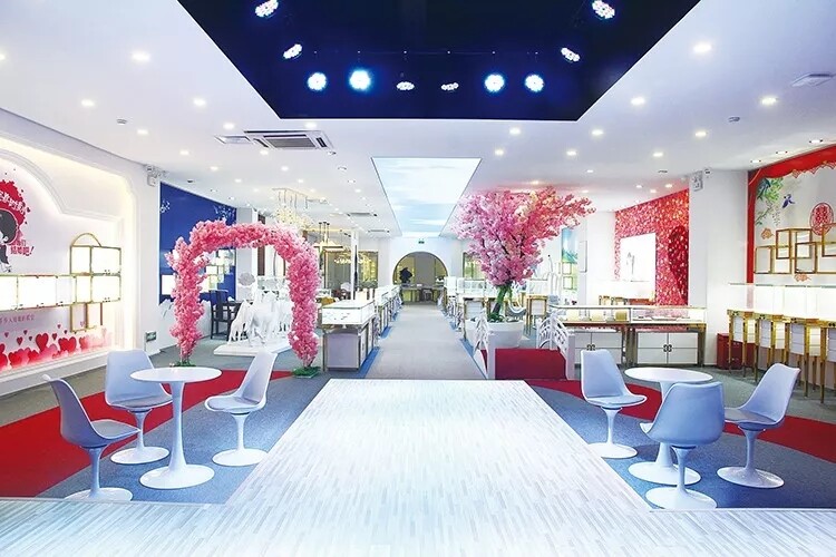 时尚珠宝品牌吸引年轻一代的关键要素是什么？