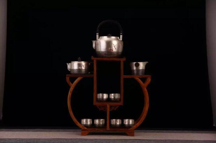 浮萍荷畔银茶具品鉴｜执一支夏荷以慰寒冬