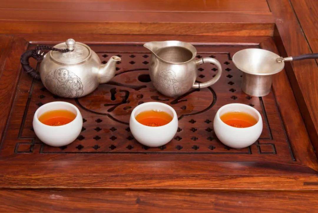 三杯淡酒一壶茶，愿把生活过成诗！