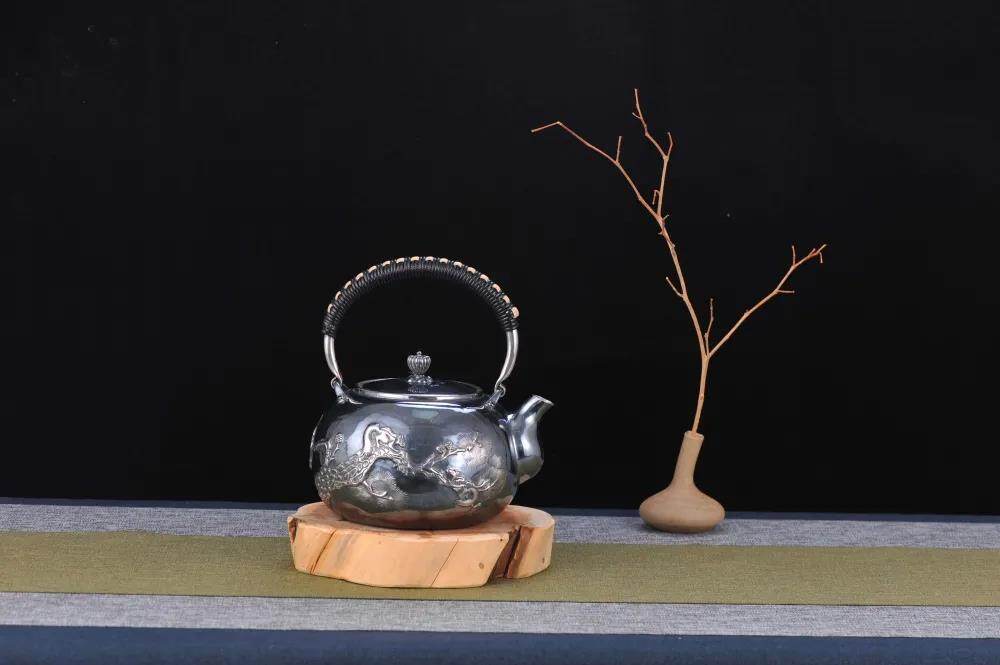 寒夜客来茶当酒，一片冰心在银壶！