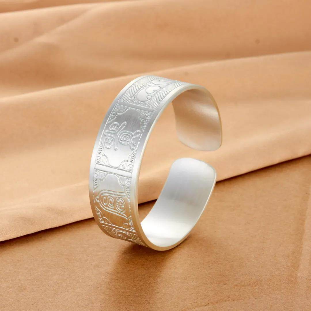 戴银手镯，不仅仅只是漂亮，还有这些“秘密”帮你解决烦恼！